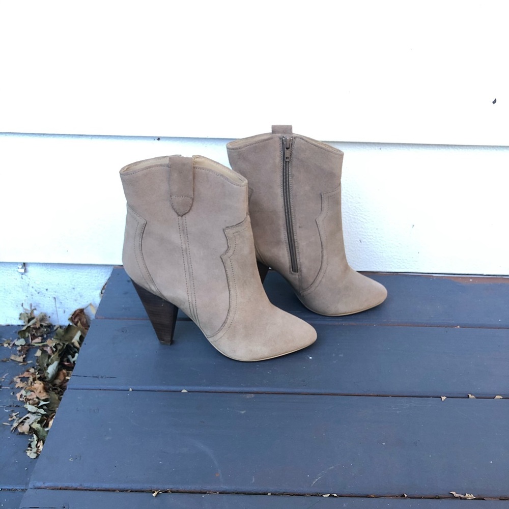 NEW Steve madden taupe booties